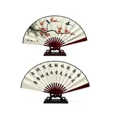 Leque Grande De Madeira Oriental Sortidos 62cm aberto Pode ser utilizado tanto como acessório ou como objeto decorati
