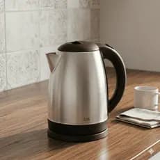 Chaleira Elétrica 220v Aço Inoxidável 2Litros Alta Performance Para Cozinhas E Escritórios Modernos.
