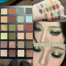 Paleta de sombras de 24 cores com tons matte e cintilantes, tons terrosos e sombra camaleão em uma paleta completa e tud