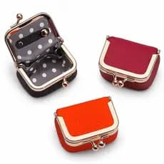 Porta-moedas, formato quadrado, em couro PU, usado para guardar joias e pequenos objetos, design em cor sólida.