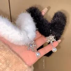 Colar decorativo de pelúcia com pena e floco de neve, adequado para mulheres, colar de pérolas elegante, presente de joi