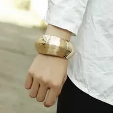Pulseira Feminina Bracelete Estilo Estruturado Bold Orgânico Dourado Cool Style Acessório Modelo listrado