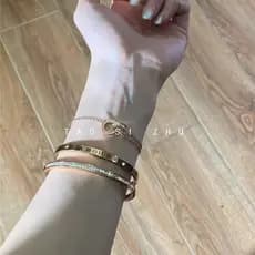 Pulseira de fonte romana para mulheres Pulseira moderna de aço inoxidável  não desbota