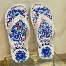 chinelo feminino, chinelo estampado, chinelo floral, chinelo confortável, chinelo de verão