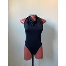 Body Feminino Gola Degagê Frente Única – Elegância, Sofisticação e Conforto