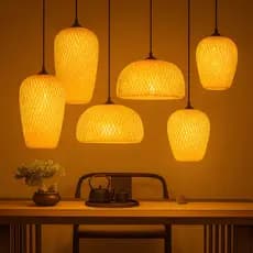 Kit Lustres Composição 6 Luminárias De Teto Pendentes De Palha Fibra Trançada Bambu Rústico