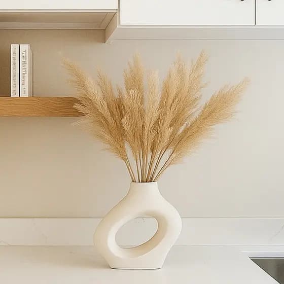 Vaso Branco e Marfim 18cm Vazado Orgânico Decorativo Para Sala Quarto Estilo Moderno Minimalista Elba