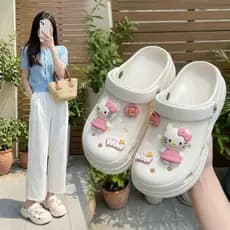 [Entrega em 48 horas] Hello Kitty Hole Shoes Sapatos de verão Sandálias femininas internas e externas Sanrio PFCY