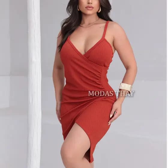 Vestido Femenino Tecido Anarruga Com bojo Alcinha Com Fenda Tipo Envelope Franzido Lateral