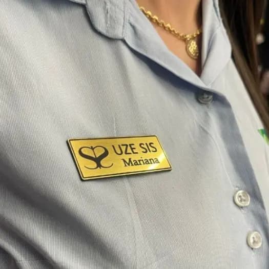 Crachá Personalizado Nome Com Logo Broche Acrílico Espelhado Magnético