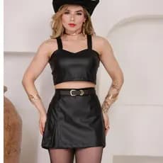 CONJUNTO COURO FEMININO CROPET + SHORT SAIA  COM DESING MODERNO SUPER FASHIONS TENDENCIA 2026