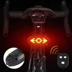Lanterna Traseira LED para Bike com Setas e Controle Remoto Recarregável USB Piscar Vários Modos