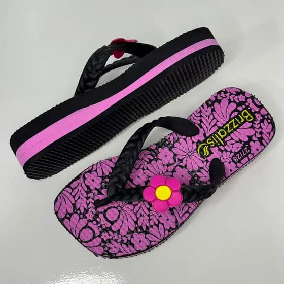 Chinelo Tamanco Infantil com Estampa Floral e Detalhe de Flor
