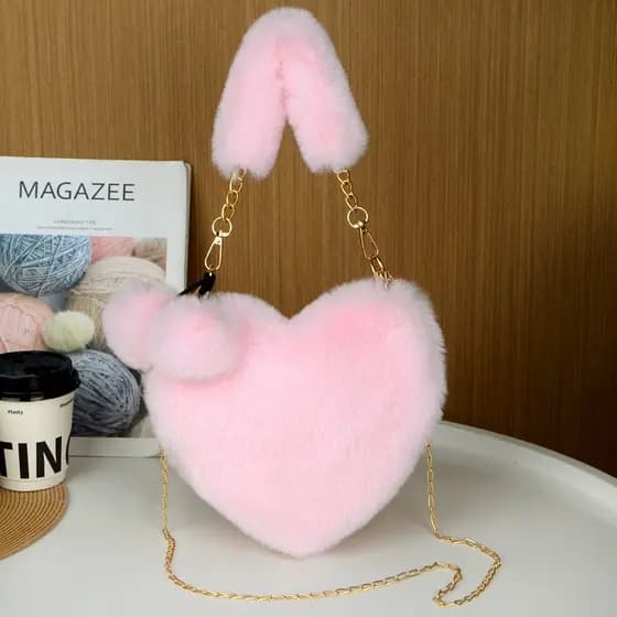 Bolsa Feminina Pelúcia Coração - Design Encantador e Versátil, Ideal para Presentes