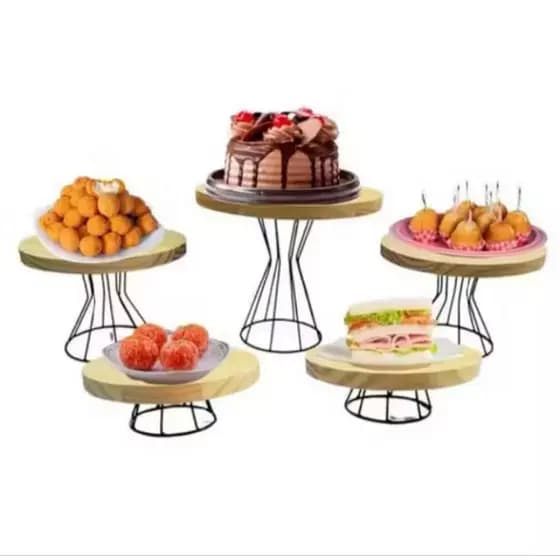 kit boleira para festa contendo 5 peças cor dourado