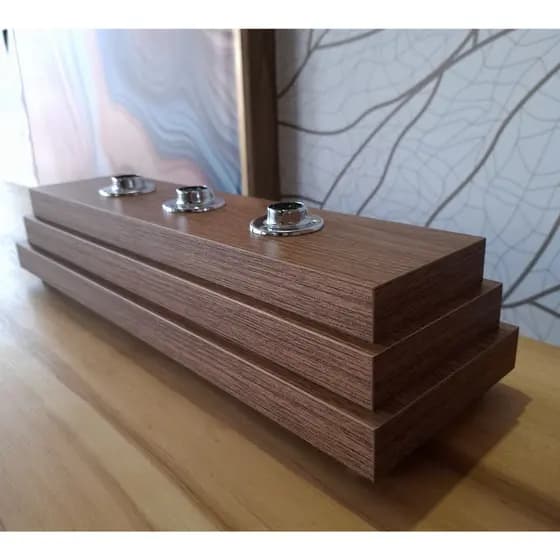 Suporte de Bandeiras em MDF com Canoplas – 1 a 5 Lugares | Personalizável e Resistente