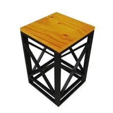 Banqueta Decorativa de Madeira e Base em Polipropileno – 38x25cm