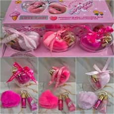 Lip Gloss Chaveiro Coração Pompom Lové Rain