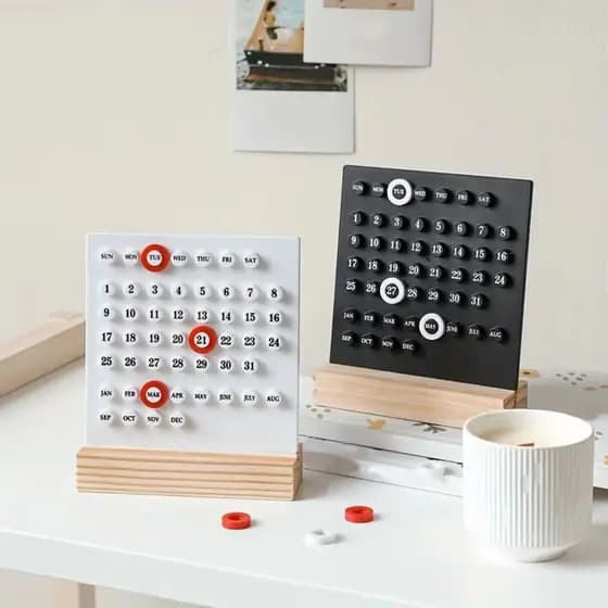 Calendário De Mesa Permanente Plástico Base Madeira Decora