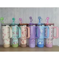 Copo térmico de aço inoxidável com estampa floral requintada de 1200ml e tampa de canudo em formato de flor