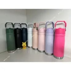 Garrafa térmica de aço inoxidável com isolamento  vácuo 600 ml e alça |Adequada para bebidas quentes e frias, com canudo