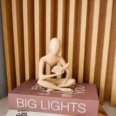 Escultura Leitor – Estatueta Decorativa Moderna Abstrata com Livro para Sala e Escritório