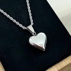Corrente Feminina Cordão Baiano Torcido + Pingente Coração Aço Inoxidável.