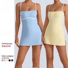 Macacão de yoga bicolor com almofadas de peito embutidas, leggings anti-exposição e saia de tênis.