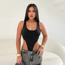 Body Feminino Cavado Regata Sem Bojo Sem Transparência Forro Duplo Com design Cavado e Recorte de Regata
