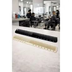 Pente de Carbono Profissional Com Furos Para Corte de Cabelo Pequeno de 19cm Dentes Finos
