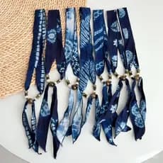 Lenço de fita tingido de azul feito à mão, faixa de cabelo tie-dye, laço de cabelo trançado estilo floresta, colar de le