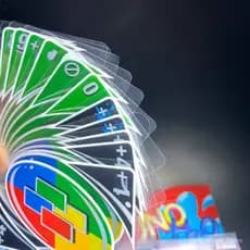 Cartas UNO de cristal mais vendidas em caixa plástica à prova d'água, jogo de tabuleiro essencial para festas, acampamen