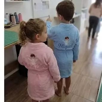 roupão infantil e juvenil todos os tamanhos personalizado com nome da criança