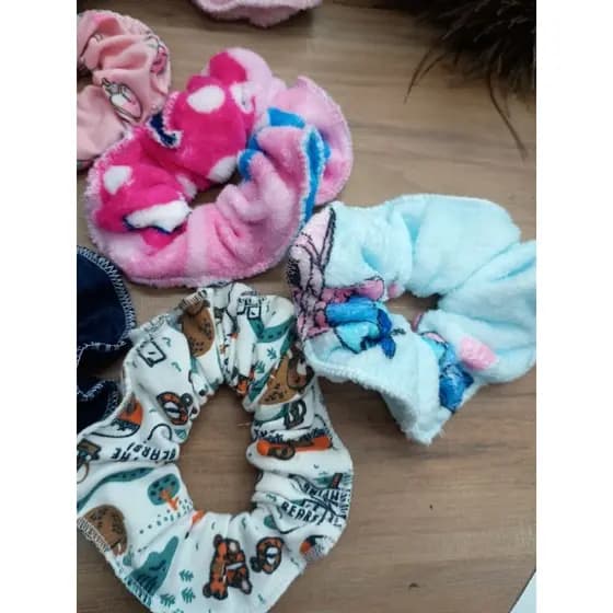 Scrunchies de Veludo Elástico de Cabelo - Diversas Cores contém 10 xuxinhas