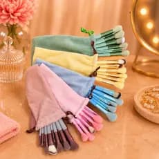 💖 Kit Pincéis de Maquiagem Coloridos com Necessaire Plush 💖