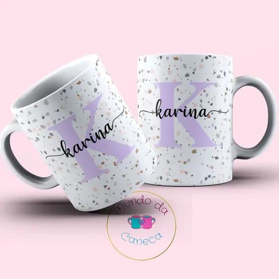 Caneca Personalizada com Inicial Lilás e seu Nome de Porcelana no Fundo Granilite Temos Todas Letras