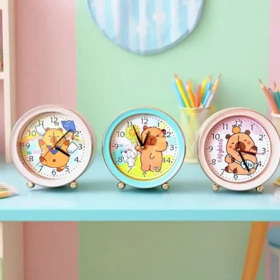 Relógio de Mesa Redondo Capivara 15,5cm – Despertador Compacto e Charmoso