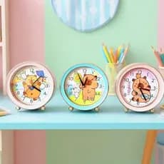 Relógio de Mesa Redondo Capivara 15,5cm – Despertador Compacto e Charmoso