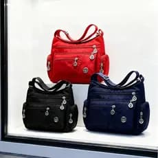 Bolsa Feminina Crossbody Transversal com 5 zíperes e Alça lateral