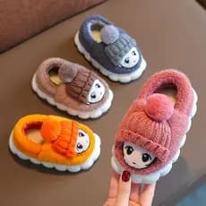 Pantufa Infantil Feminina Quente de Inverno Chinelo de Pelúcia com Personagem Fofa e Pompom Antiderrapante