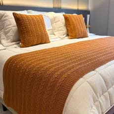 Kit Peseira Tricot Trançada + 2 Capas 45x45 Para Cama Casal Queen King Decoração Para Quarto Casa