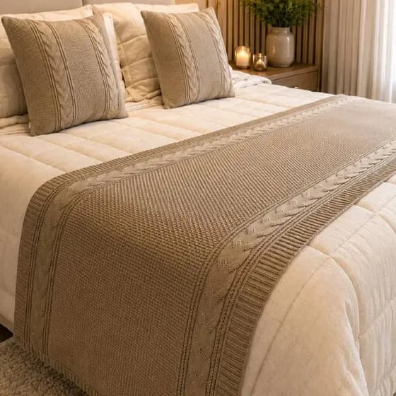 Kit Peseira Tricot Tranças Laterais + 2 Capas 45x45 Para Cama Casal Queen King Decoração