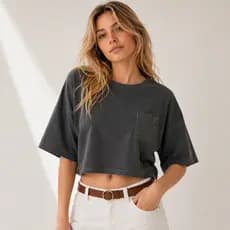 Camisa Cropped Feminina Manga Curta Estonada Bolso Casual Confortável Moderna Promoção