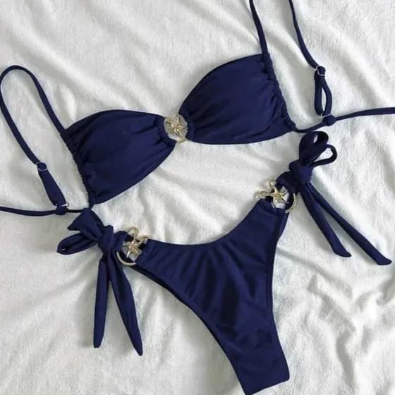 Conjunto de Biquini Praia Feminino com Decote Tomara Que Caia, Fita e Decoração Metálica, Praia Verão 2026