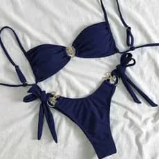 Conjunto de Biquini Praia Feminino com Decote Tomara Que Caia, Fita e Decoração Metálica, Praia Verão 2026