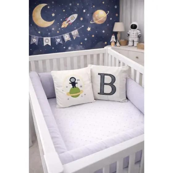 KIT DE ALMOFADA DECORATIVA PARA O QUARTINHO DO SEU BEBE ASTRONAUTA BABY + INCIAL DO NOME