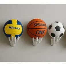 Suporte de Parede em Forma de Mão para Bolas Esportivas – Basquete, Futebol, Vôlei e Americano