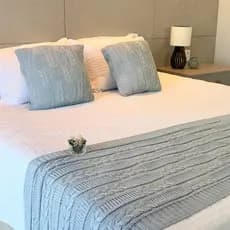 Kit Peseira Manta Tricô Casal Queen King + 2 Capas Almofada Decoração Sofá Cama Luxo Trança Macia RA
