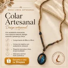 Colar Artesanal 88cm a 90cm com Contas de Madeira e Pingente Pavão Colorido