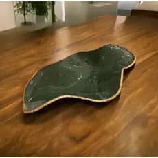 Centro de Mesa Maia Decoração Ornamental Refinada Verde Mata com Borda Dourada